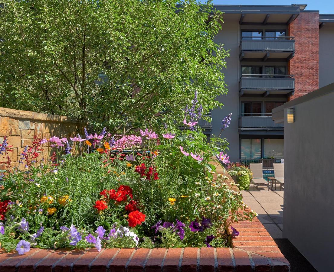 Aspen Square Condominium Hotel Esterno foto