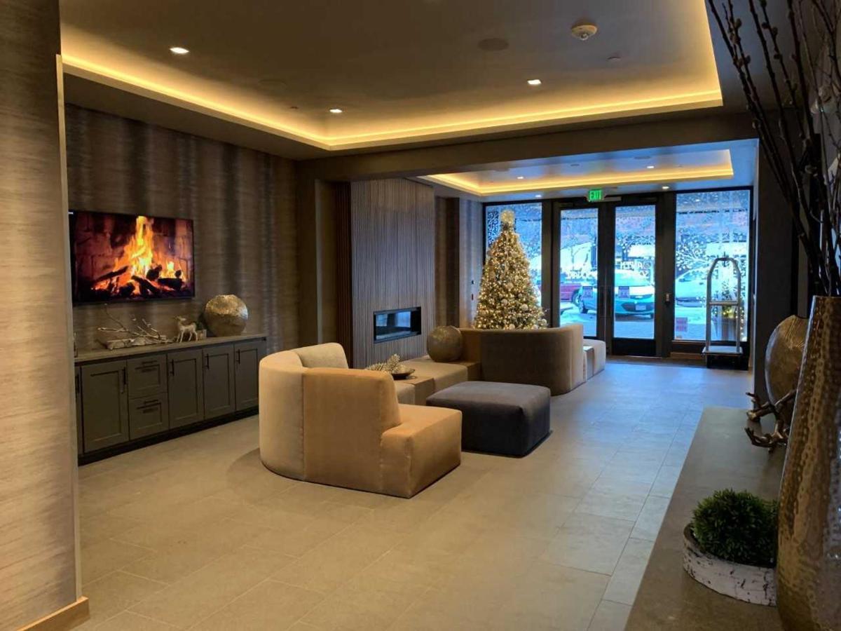 Aspen Square Condominium Hotel Esterno foto