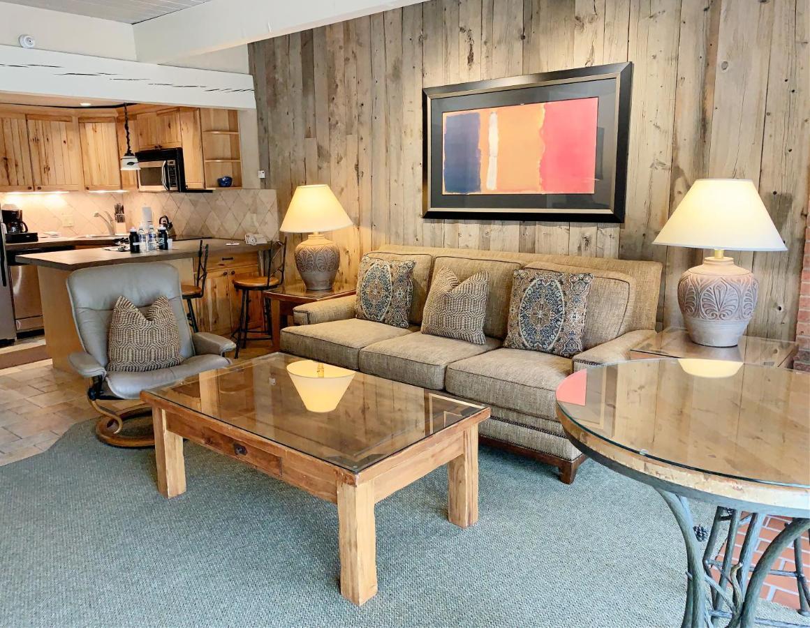 Aspen Square Condominium Hotel Esterno foto