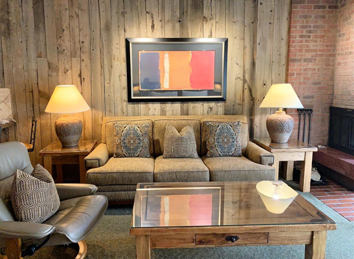 Aspen Square Condominium Hotel Esterno foto