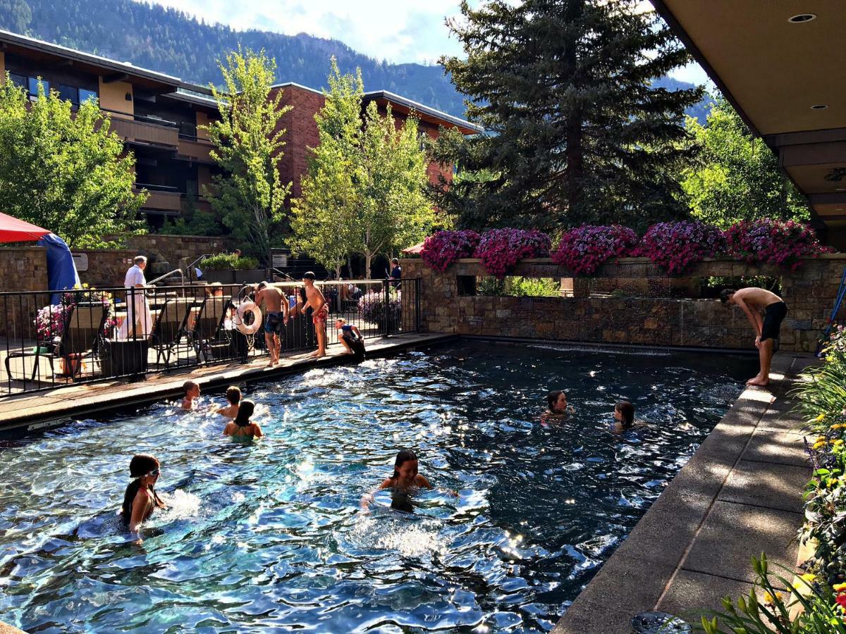 Aspen Square Condominium Hotel Esterno foto