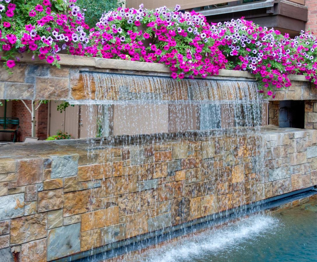 Aspen Square Condominium Hotel Esterno foto