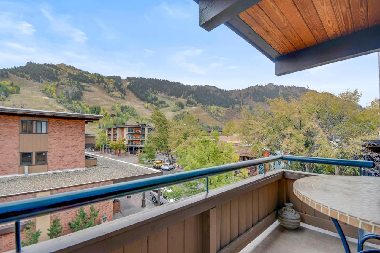 Aspen Square Condominium Hotel Esterno foto