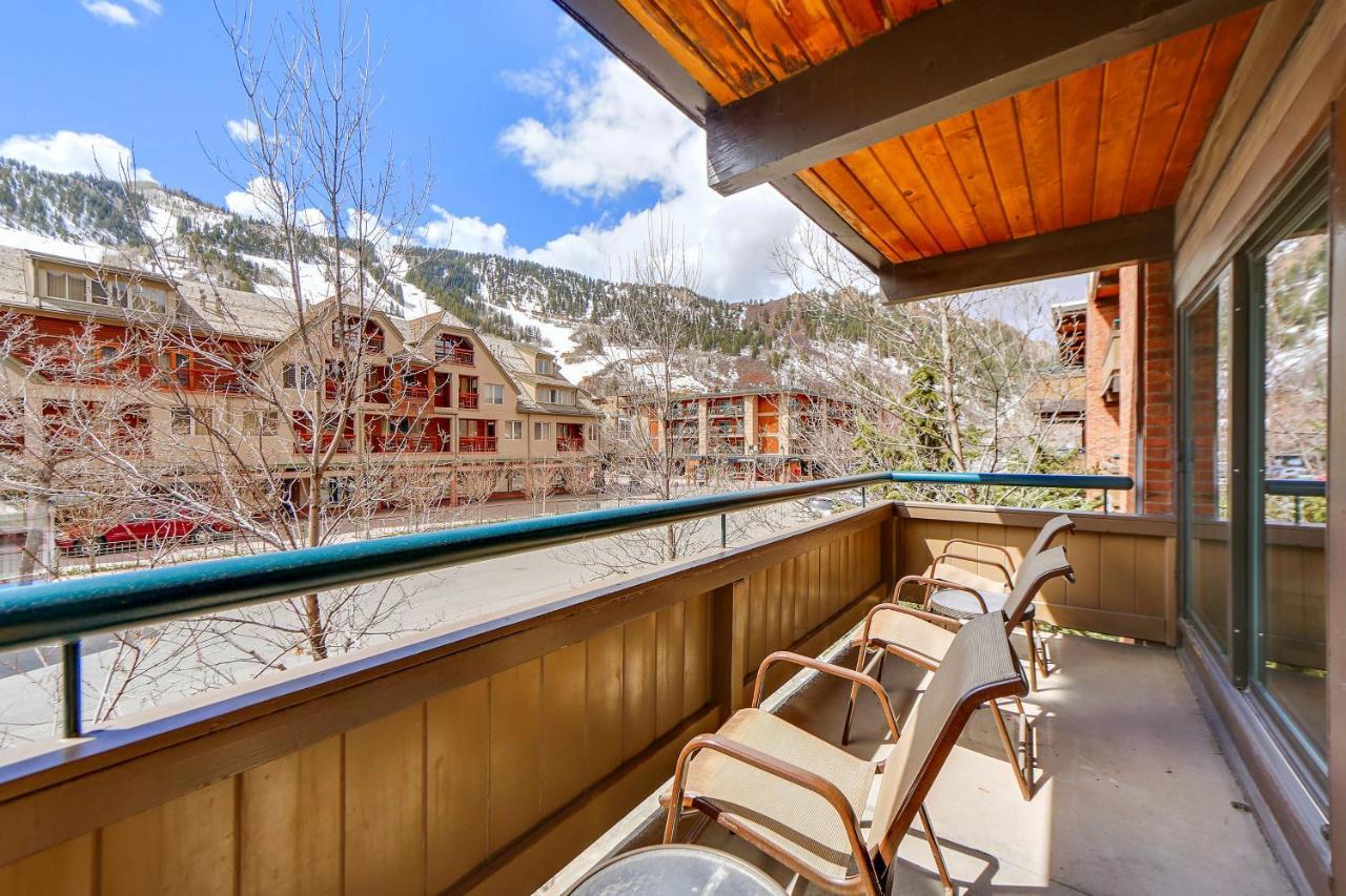 Aspen Square Condominium Hotel Esterno foto